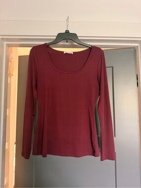 Mangopop Long-Sleeve Scoop Neck Red Top Size M